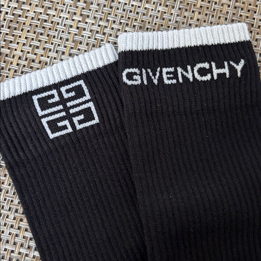 GIVENCHY BLACK/WHITE SOCKS SIZE 43-46 (9.5-11.5) Brand New - Picture 2 of 8